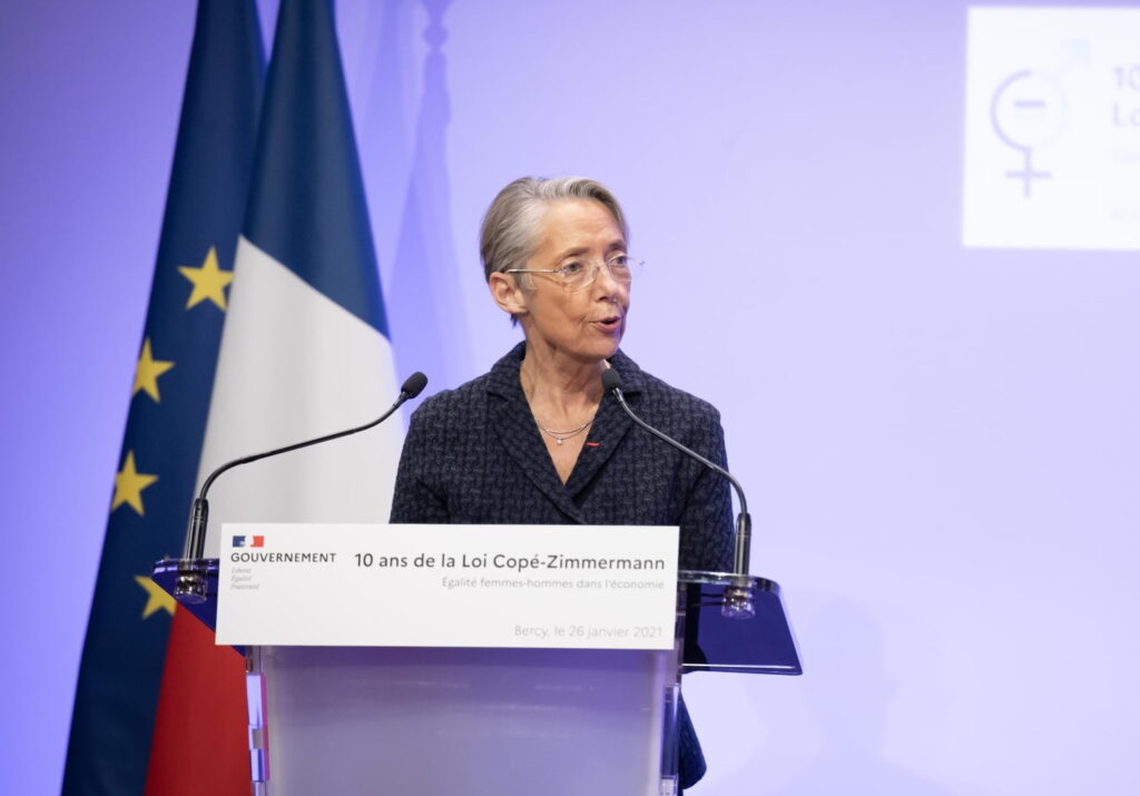 Premierul francez Elisabeth Borne și-a prezentat demisia. Macron refuză să o semneze