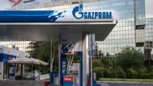 Rețeaua de benzinării Gazprom din România, preluată de fostul șef al eMAG. Consiliul Concurenței a aprobat tranzacția