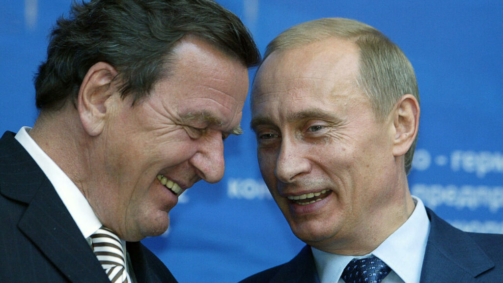 Fostul cancelar al Germaniei nu va renunța la dialogul cu Vladimir Putin. Gerhard Schröder: Nu cred într-o soluție militară