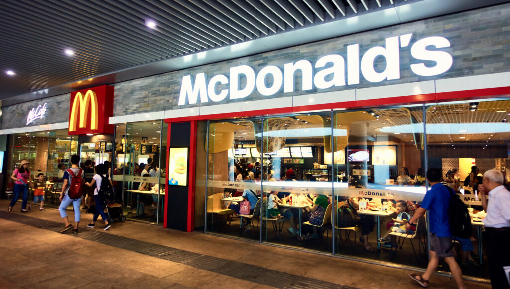 Restaurantele McDonald’s din Rusia își vor schimba numele! Gigantul a vândut sute de locații