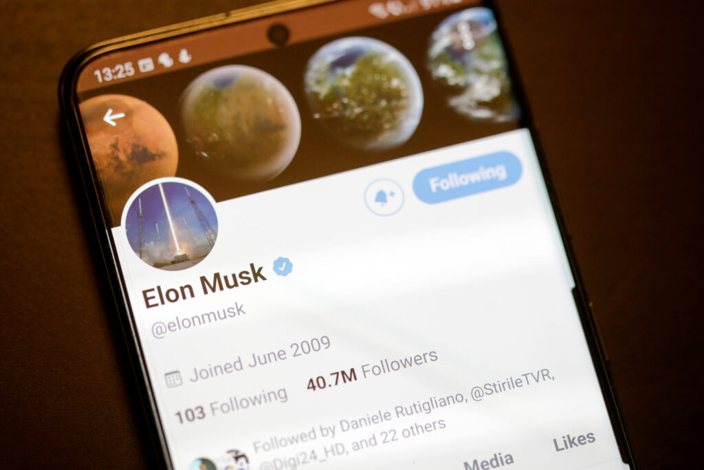 Elon Musk a fost dat în judecată de investitorii Twitter. Este acuzat că a manipulat acțiunile companiei