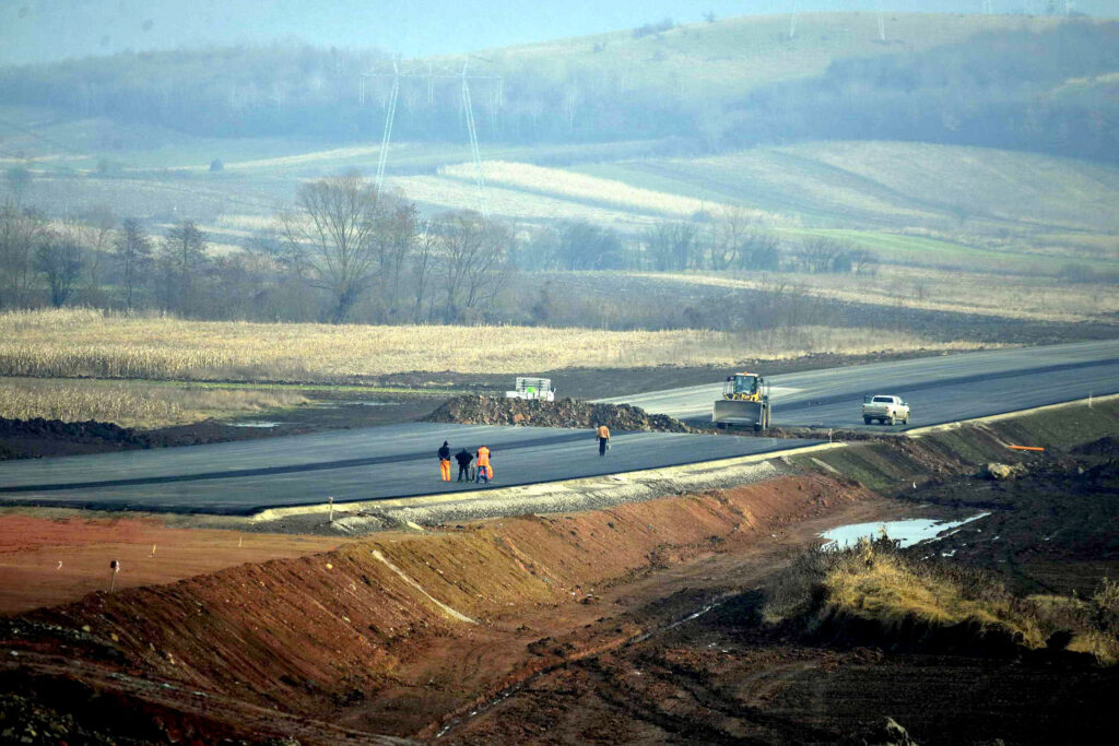 La Autostrada Sibiu – Pitești se lucrează în forță