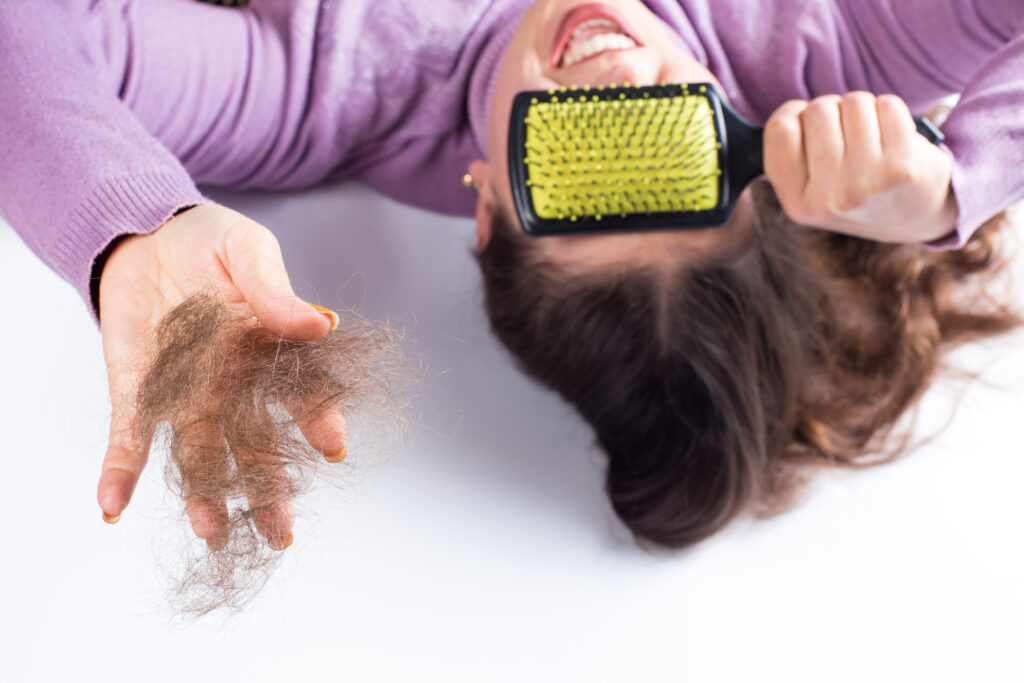 Ce trebuie să conțină șamponul pentru a preveni căderea părului? Ingredientul secret