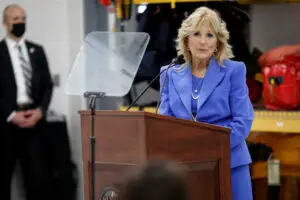 Carmen Iohannis se întâlnește cu Jill Biden. Vor vizita elevii ucraineni refugiați