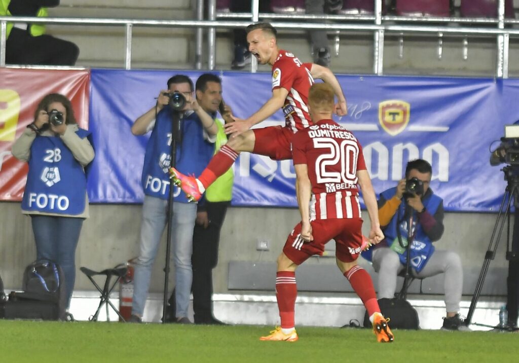 Viktor Orban, în tribune la Sepsi – FCU Craiova 1-0. Ambulanţa a fost chemată pe terenul de joc