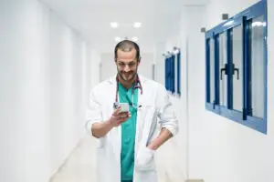 O aplicație pentru smartphone ar putea detecta boala Alzheimer în stadiu incipient