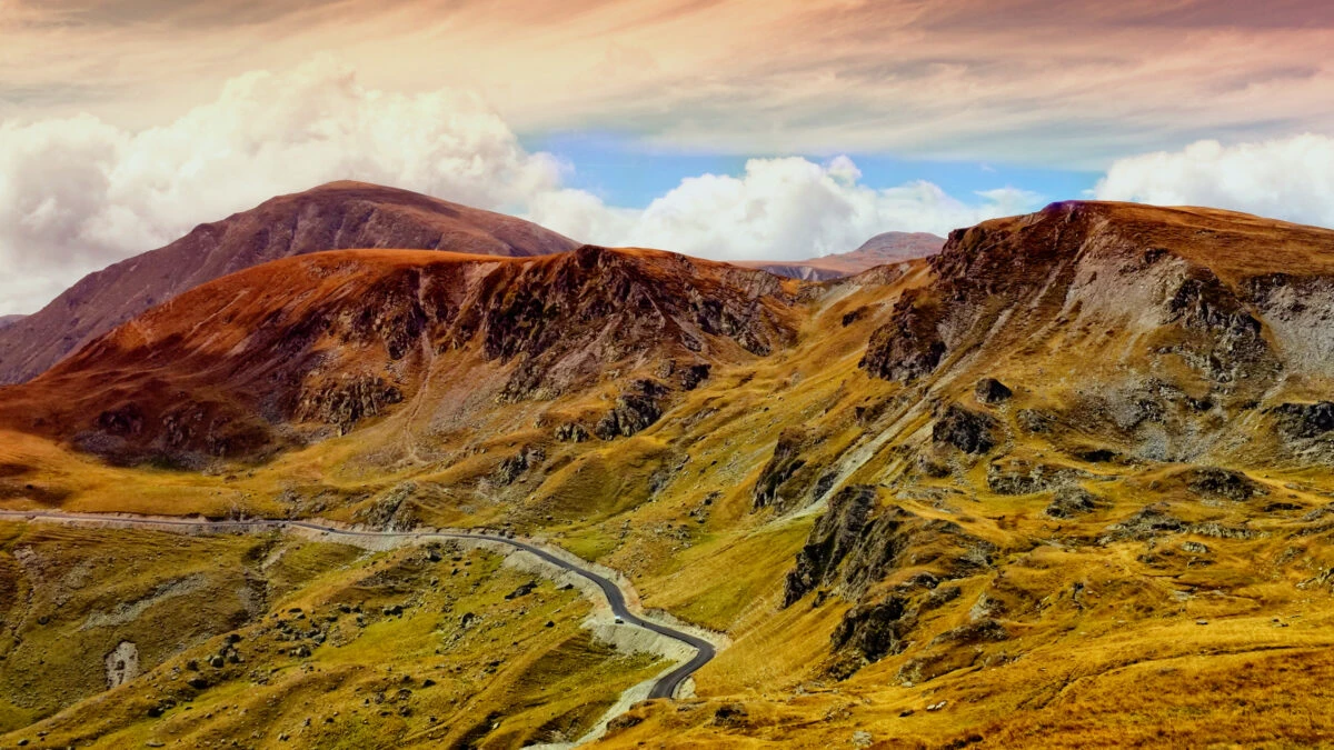 Programul de trafic pe Șoseaua Transalpina se scurtează din cauza ceții