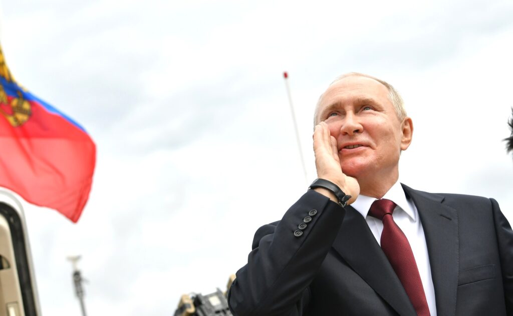 Vladimir Putin: Rubla rusă a devenit una dintre cele mai puternice valute din lume