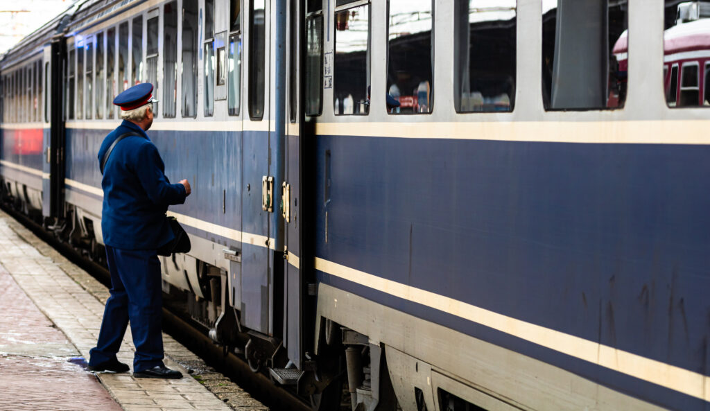 Numărul de trenuri operat de CFR Călători pe ruta București Nord – Aeroport Henri Coandă și retur va fi modificat