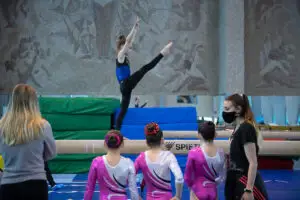 În numele performanței! Cupa „Nadia Comăneci” la gimnastică artistică, ediția 2022, așteaptă micile gimnaste