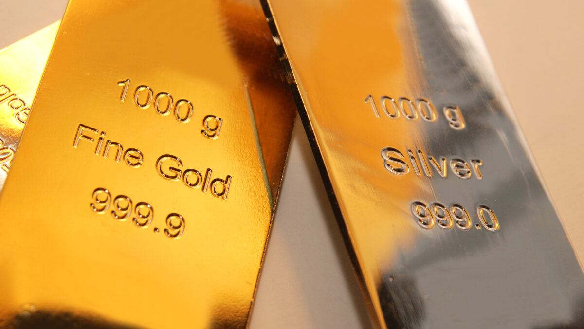 Aurul și argintul au crescut puternic. Investitorii reacționează la riscurile geopolitice și la evenimentele din Venezuela
