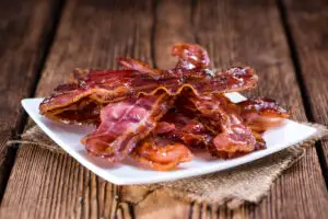 Toată lumea a greșit până acum! Cum e corect să prăjim baconul? Acesta e secretul