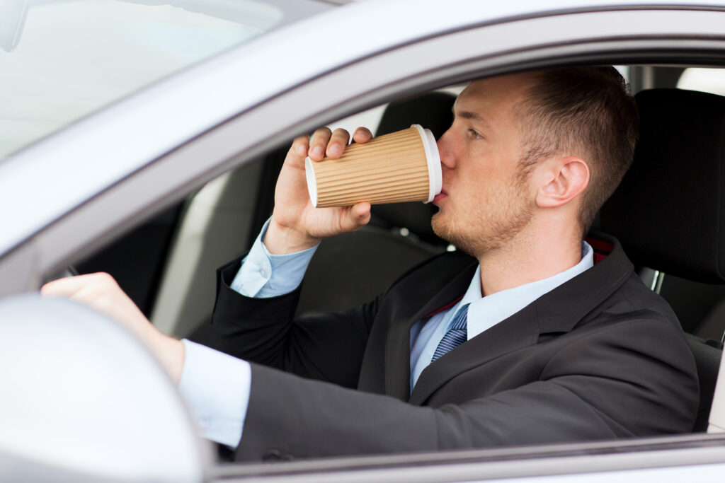 Cafeaua, inamicul unui zâmbet perfect. Cele mai bune metode de a preveni pătarea dinților