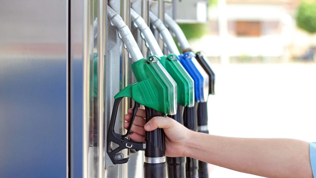 Benzina și motorina se ieftinesc în România. Prețul carburanților, miercuri, 22 martie