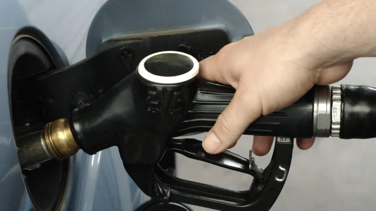 Mașinile pe benzină și motorină vor fi interzise din 2035. Este răsturnare de situație