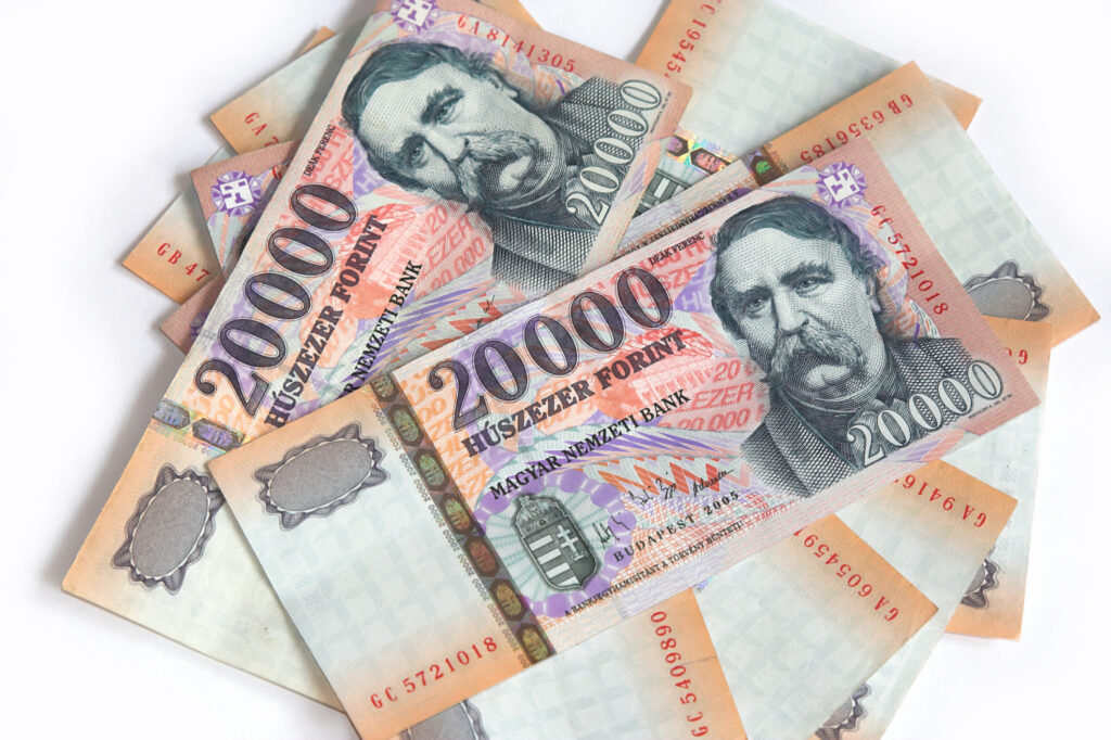Depreciere fără precedent pentru forint. Moneda Ungariei, la un minim istoric faţă de euro şi dolar