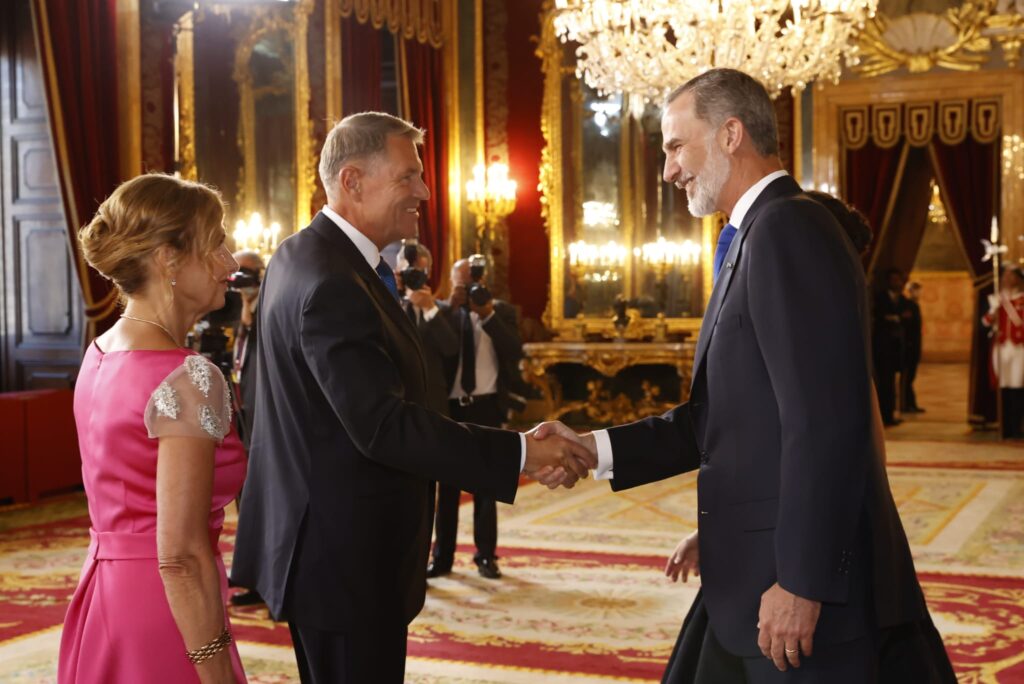 Klaus Iohannis și soția sa, la dineul de gală oferit în onoarea şefilor de stat şi de guvern care participă la Summitul NATO