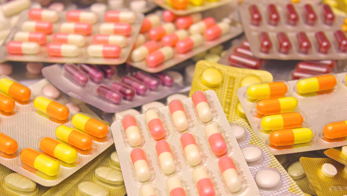 Medicamentele generice cu prețuri mici, penalizate de o taxă clawback mai mare cu 8% decât prevede legea