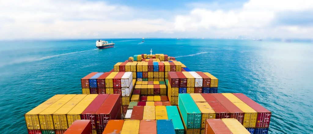 China a contruit cea mai mare navă container din lume. Poate transporta 24.000 de containere standard