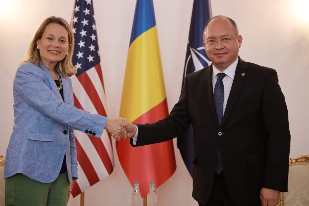 Bogdan Aurescu, întâlnire cu ambasadorul SUA la NATO. Miniştrii de Externe ai ţărilor NATO vin în noiembrie la Bucureşti
