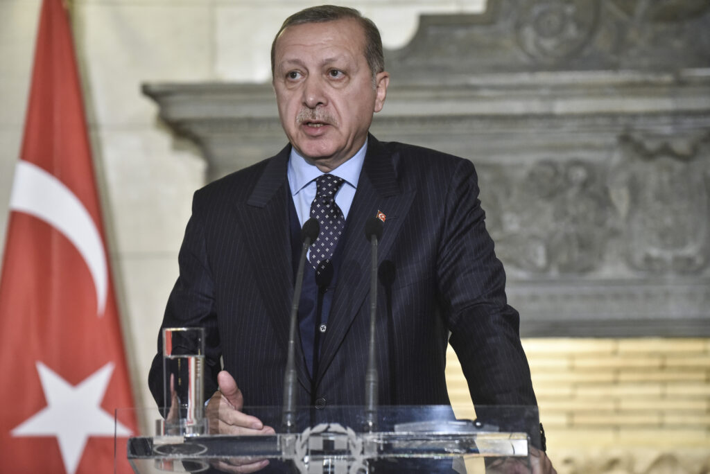 Cel puțin 15.000 de persoane au murit în Turcia și în nordul Siriei. Erdogan recunoaște că guvernul a întâmpinat probleme