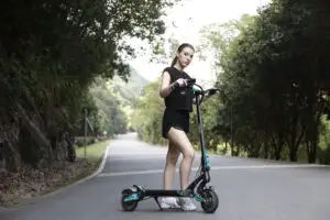 Peste jumătate din românii care au o trotinetă electrică ar dori să o schimbe. Care este cel mai dorit model