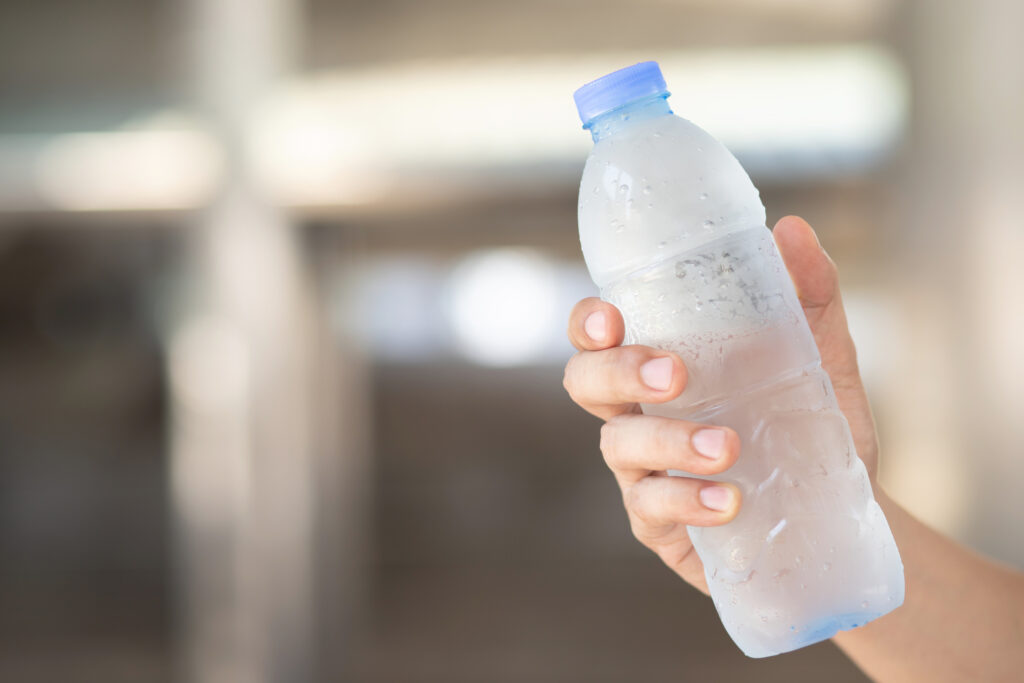 Ce se întâmplă în corpul nostru dacă consumăm apă zilnic sau regulat