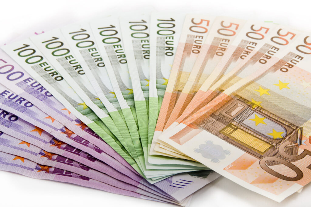 Se dau 1.000 de euro pe lună în România! NU ai nevoie de facultate