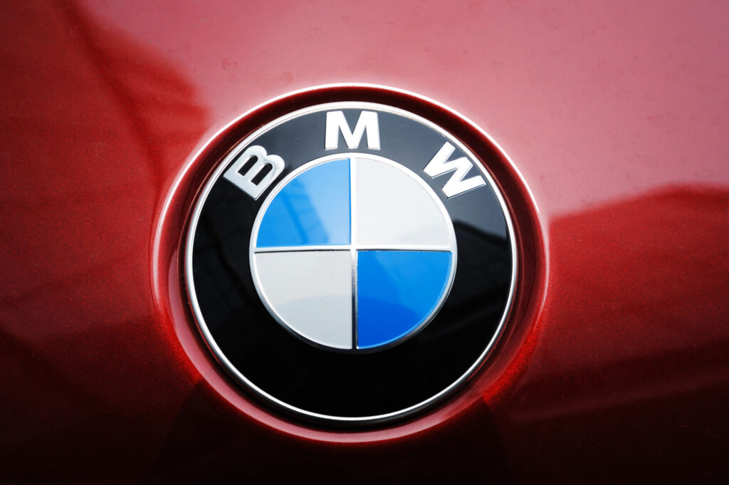 Vânzările BMW și-au revenit în al patrulea trimestru, pe măsură ce problemele legate de lanțul de aprovizionare s-au atenuat