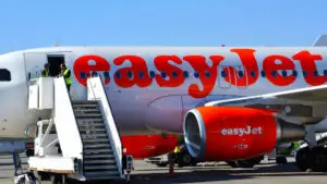 EasyJet ar putea fi preluată pentru 5,2 miliarde de lire sterline. Compania aeriană a acceptat negocierile după cinci oferte primite