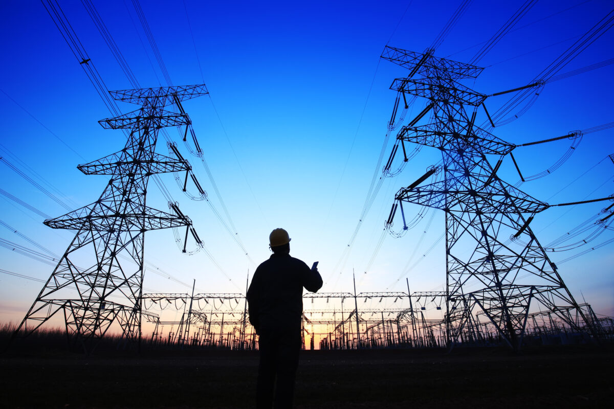 ANRE: Consum de electricitate mai mic cu 5,2% în primele patru luni din 2022. Producţia a scăzut cu peste 6%