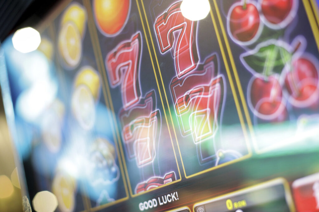 Senatul a adoptat proiectul de lege care interzice publicitatea la jocuri de noroc şi pariuri în timpul zilei