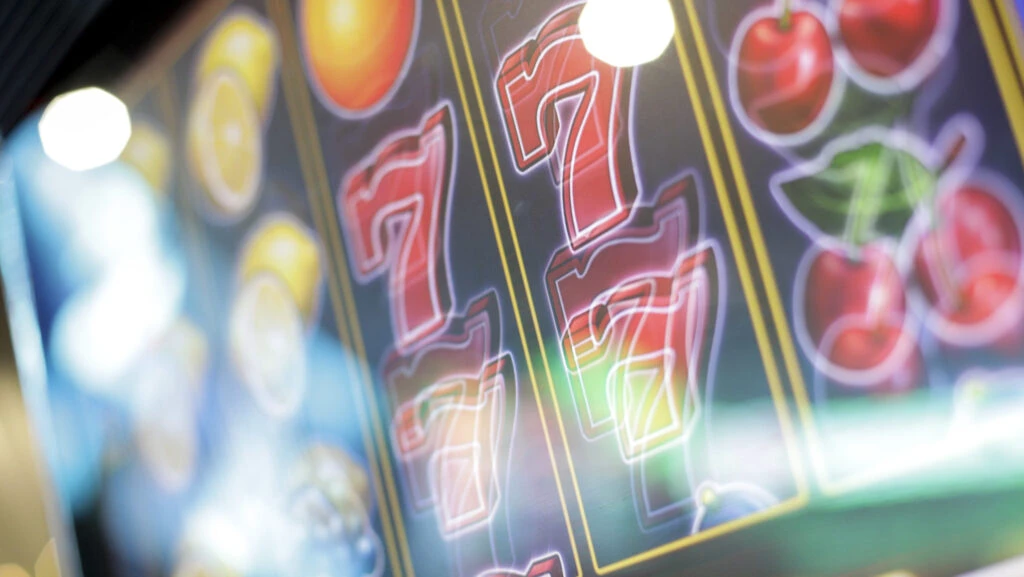 Guvernul a aprobat OUG privind jocurile de noroc: Taxele şi impozitele să fie colectate în ţară