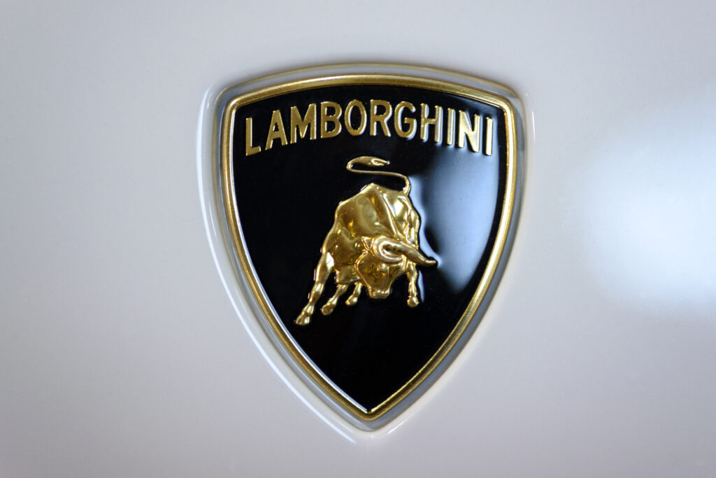 Schimbări pe piața auto. Lamborghini pregătește o gamă hibridă până în 2024