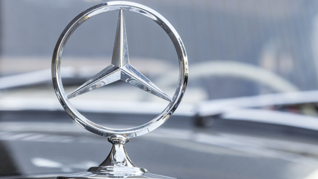 Cum arată un Mercedes de curse de ultimă generaţie