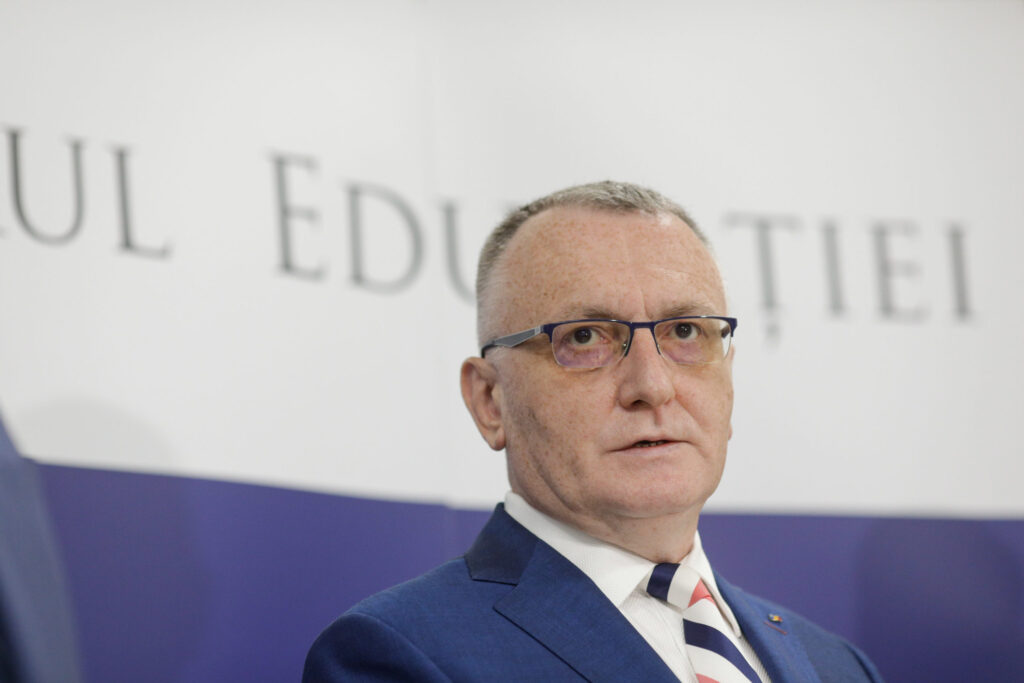 Breaking News: Sorin Cîmpeanu și-a dat demisia din funcția de ministru al Educației