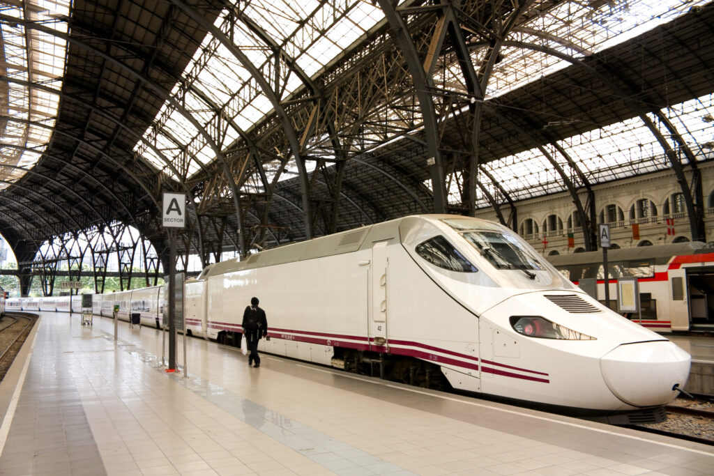 Călătoriile cu trenul în Spania devin gratuite din luna septembrie