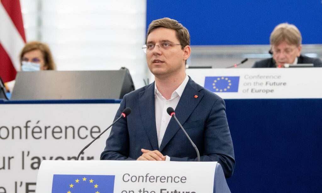 Victor Negrescu: Aceste creşteri salariale nu pot fi făcute fără acordul Comisiei Europene