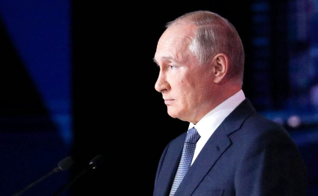 Vladimir Putin, înlocuit de o sosie? Dezvăluirea zilei: Vă rog să priviți momentul ieșirii lui Putin din avion