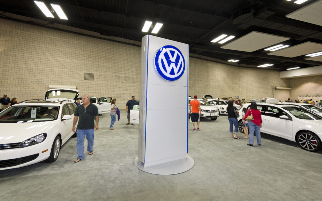 Grupul Volkswagen ar putea amâna decizia privind fabrica de baterii din Europa de Est. Incertitudinea economică, unul dintre motive