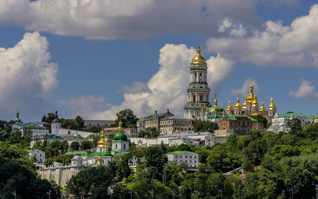 Mii de creștini merg la lavra Pecerska din Kiev, care adăpostește moaștele a peste 100 de sfinți