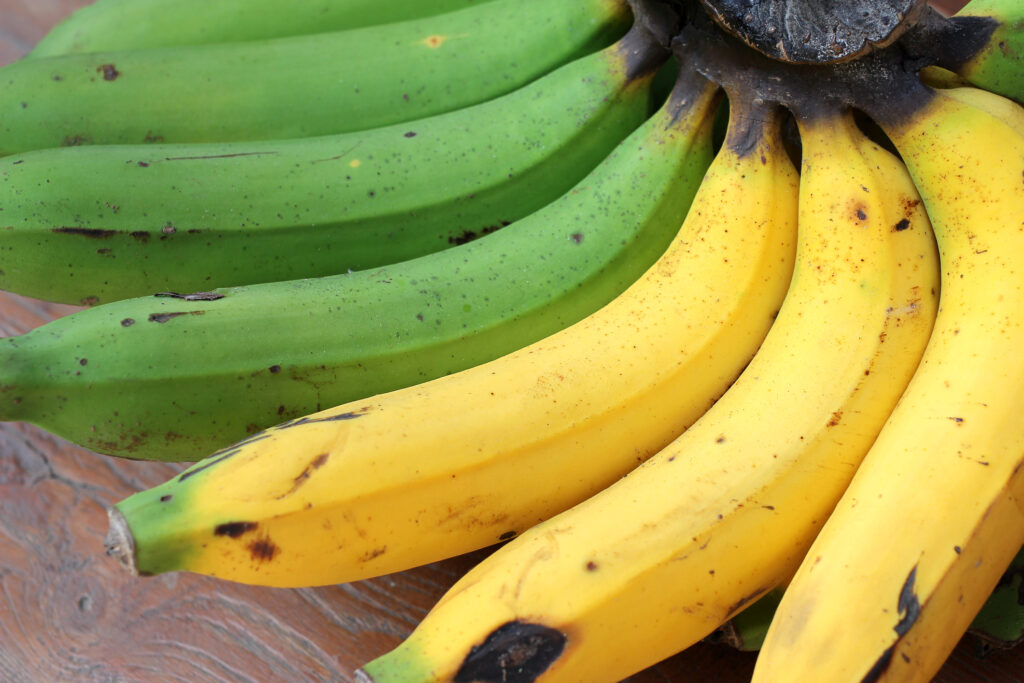 Bananele verzi reduc riscul de cancer. Ce se întâmplă atunci când le consumăm