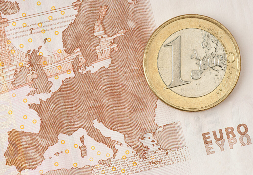 Recesiunea iminentă din Zona Euro duce la o cădere liberă a monedei euro