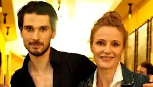 Cum se înțeleg Anghel Damian, Lia Bugnar și Theo Rose. Ambele fac parte din serialul ”Clanul”