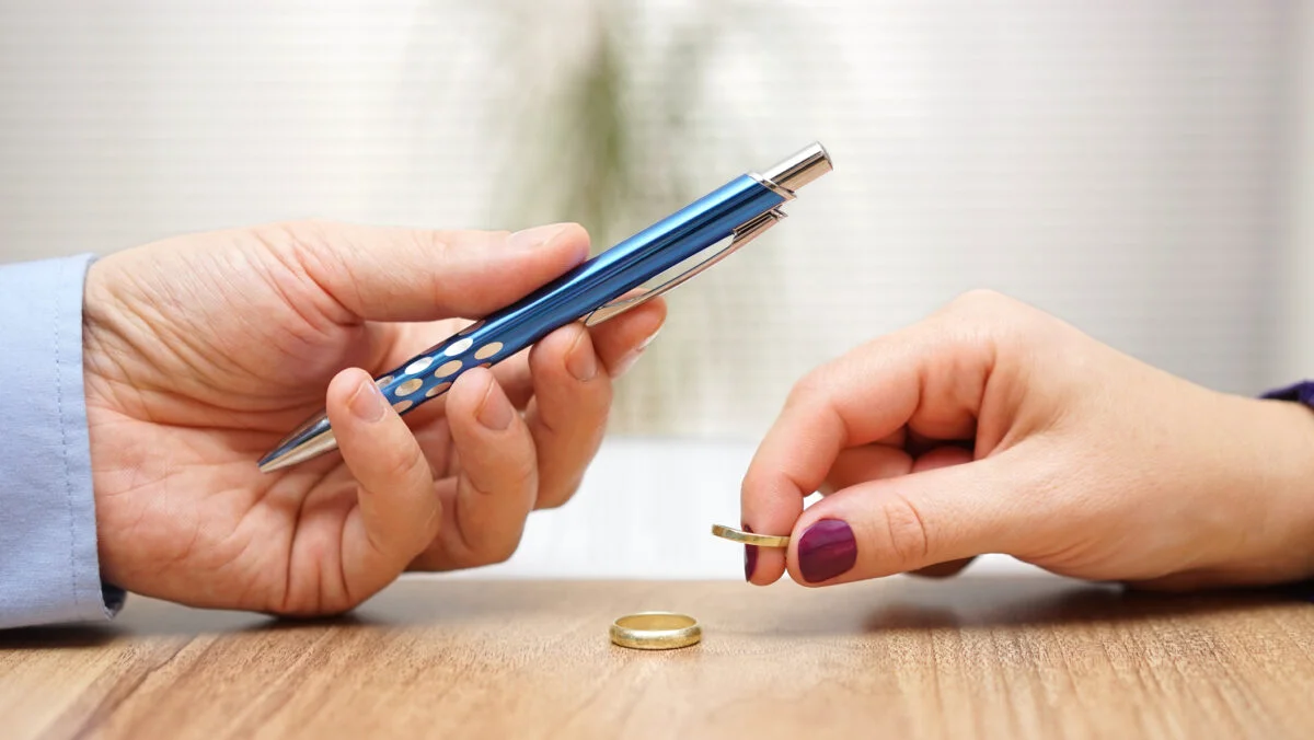 Se schimbă regulile la divorț. Decizie importantă privind numele de familie după separare
