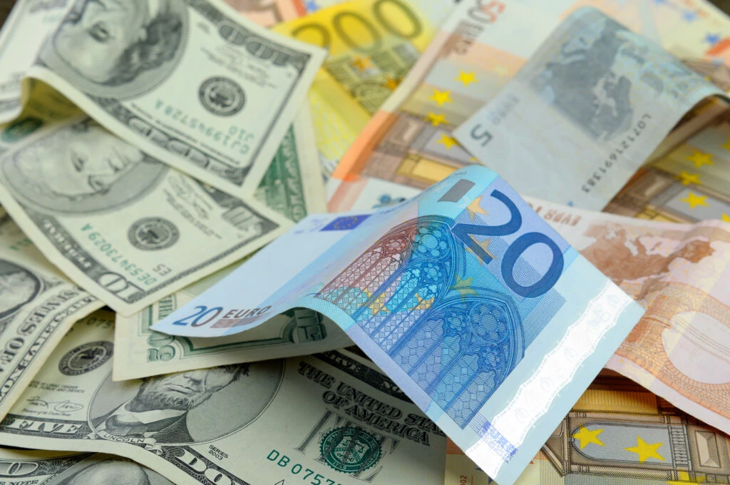 Este cutremur valutar chiar acum! Ce se întâmplă cu moneda euro