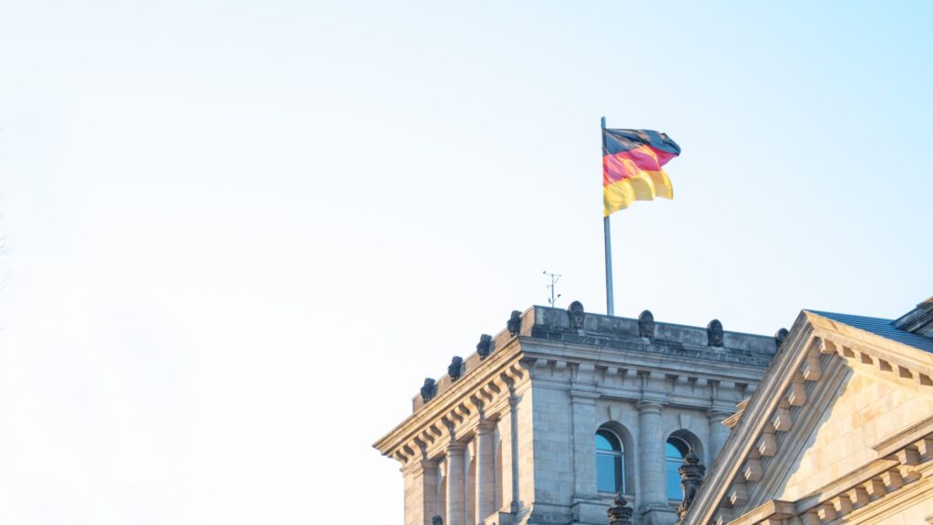 Germania va înjumătăți ajutorul federal pentru refugiați anul viitor (SURSE)