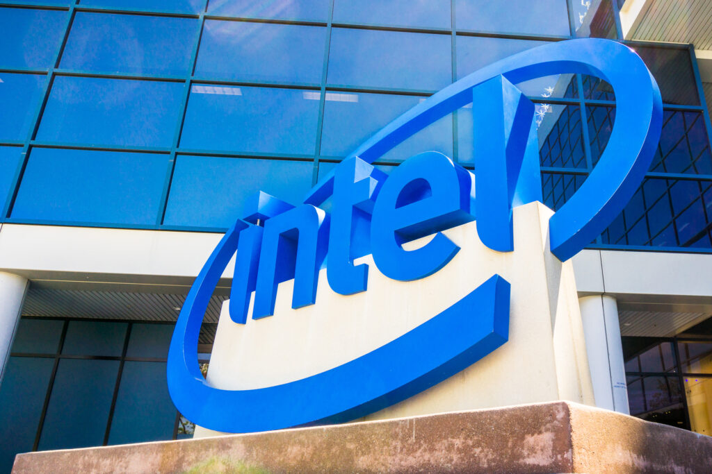 Italia și Intel sunt aproape de un acord de 5 miliarde dolari pentru o fabrică de cipuri (Surse)
