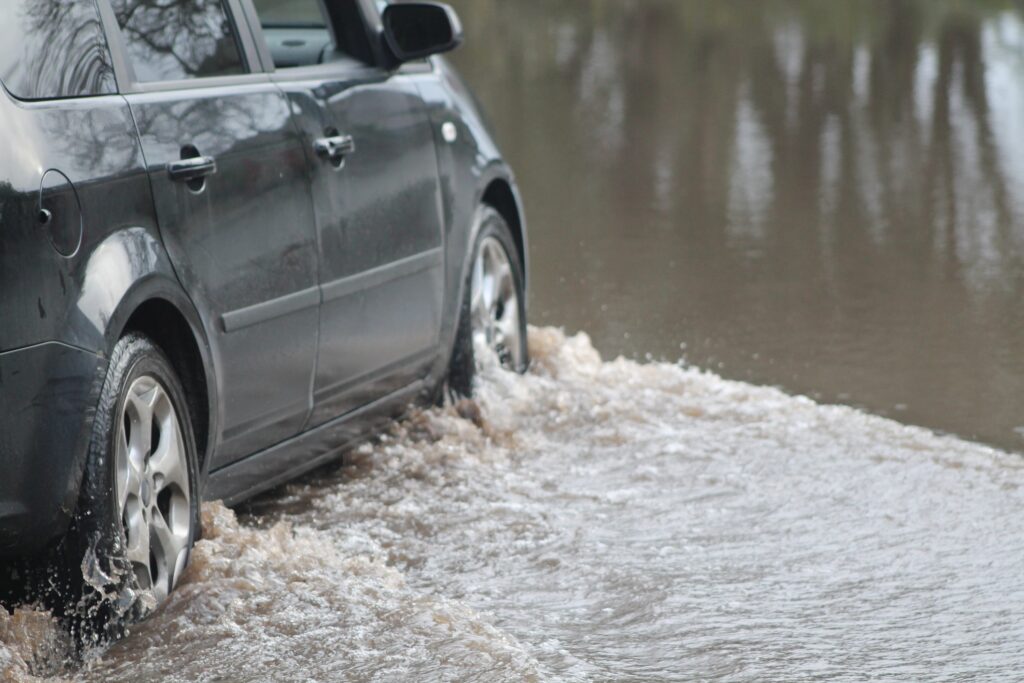 Pericol de inundații în România. Hidrologii au instituit cod portocaliu