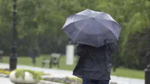 ANM a emis patru avertizări Cod galben de furtuni până duminică seara. Ploi torențiale, vijelii și grindină în mai multe regiuni din țară